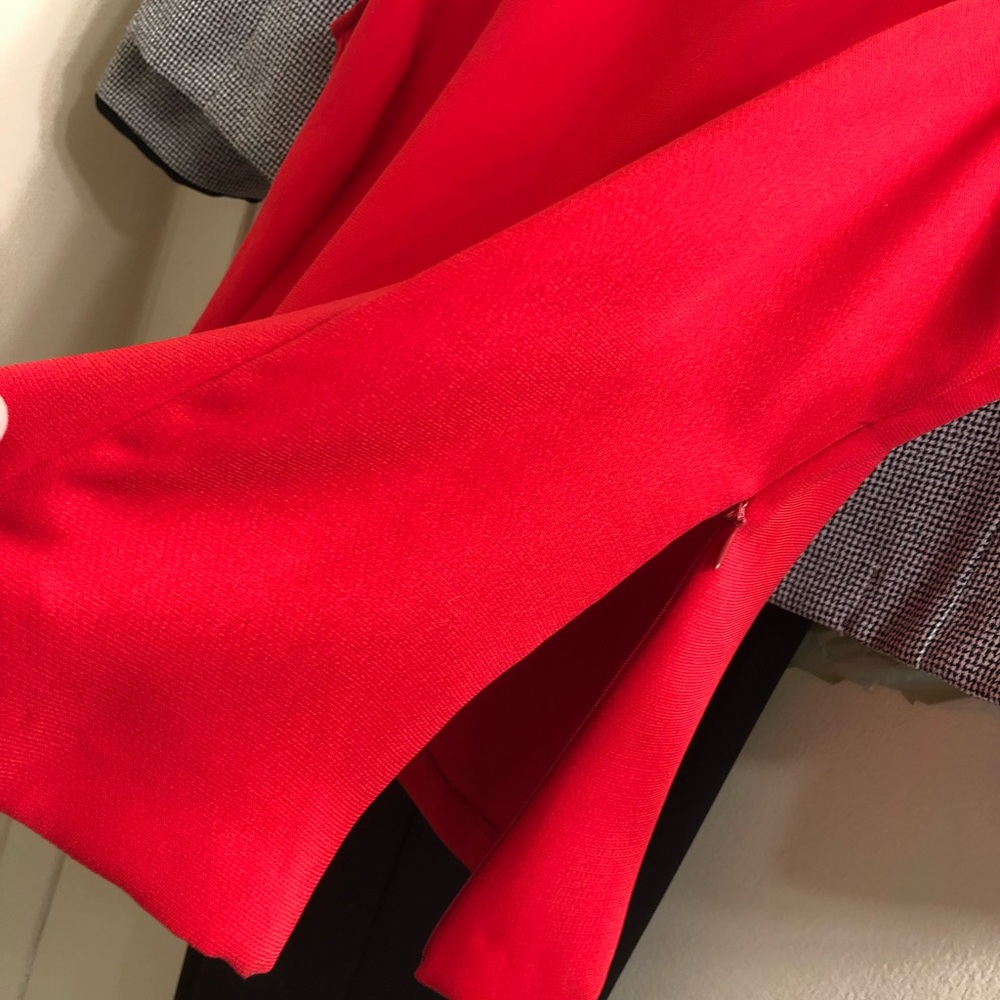 Petite small fits like medium Gorgeous red tank top NEW has zipper on the sides